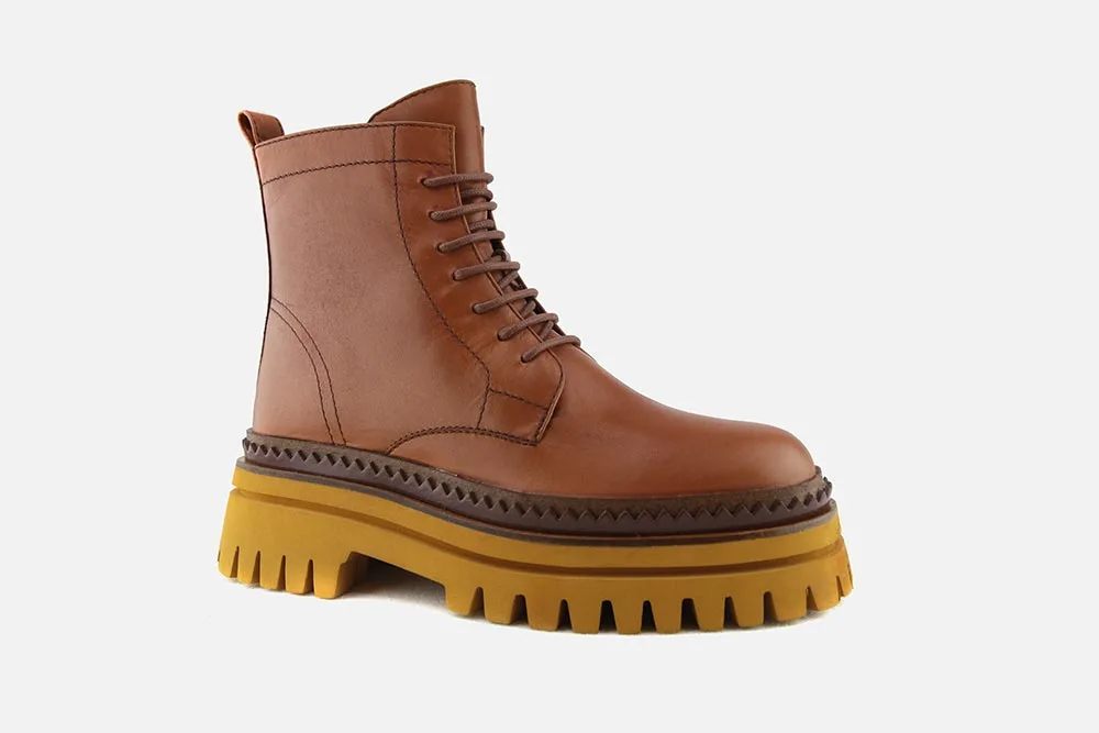 Elvio Zanon WAITING BROWN 3 Elvio Zanon WAITING BROWN